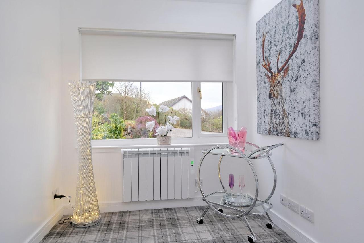 Contemporary Highland House Close To Town And Ben Nevis フォート・ウィリアム エクステリア 写真